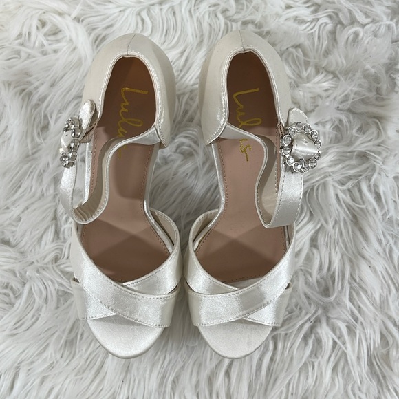 LULUS Crushest White Satin Rhinestone Ankle-Strap Chunky Heels Size 8.5 NEW - Picture 4 of 15